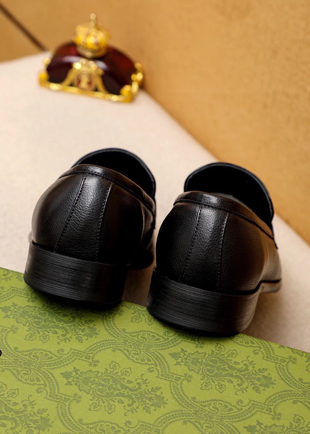 Men's shoes 💰400 💐 Product trademark: GUCCI "Gucci" casual business leather shoes Regular size: 39-44 (38.45.46🉑️Customized) Product materials: Selected imported first-layer calfskin upper + luxury hardware buckle, imported 🐑 sheepskin lining. Strong three-dimensional visual effect, original combination outsole Color: 1⃣️color optional